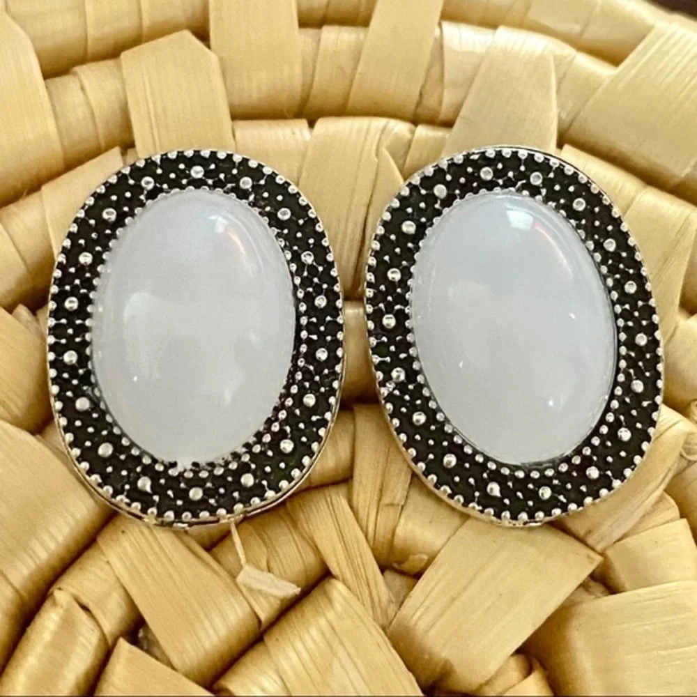 NWOT Oval Stone Earrings